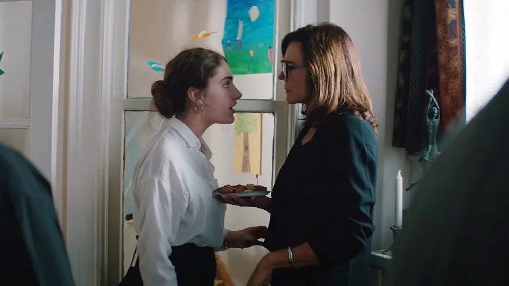 Shiva baby filminden bir sahne